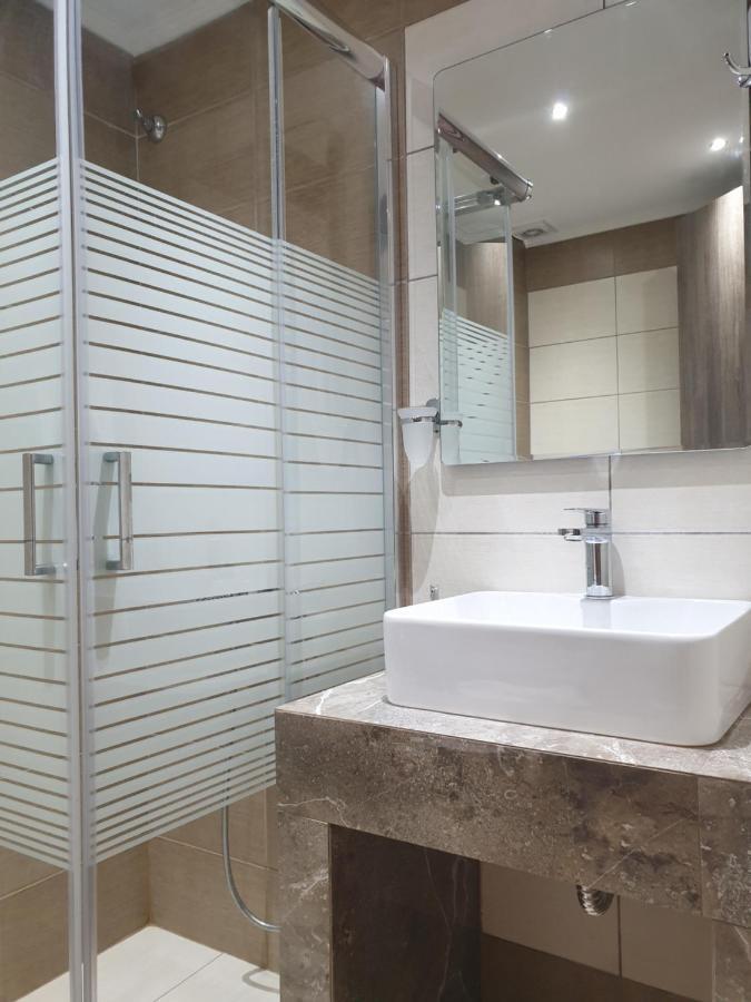 Iro Apartments เนอาเปรามอส ภายนอก รูปภาพ